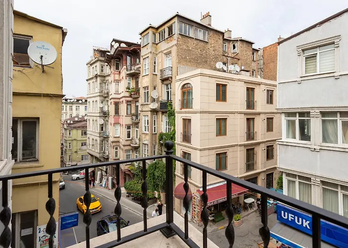 Lovely And Snug Flat, Just Steps From Istiklal Street * Istanbul