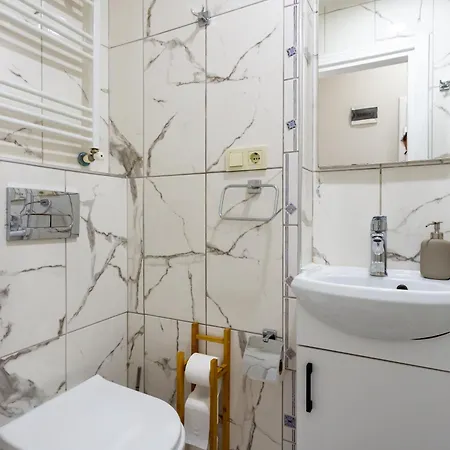 Lovely And Snug Flat, Just Steps From Istiklal Street *