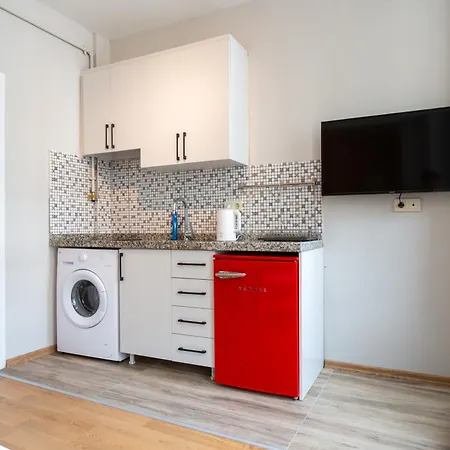 Lovely And Snug Flat, Just Steps From Istiklal Street Apartment *